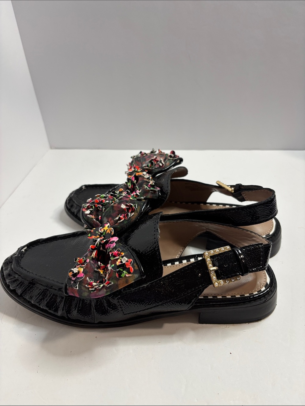 Betsy Johnson Black Patent Slingback Mules with Multicolor Sequin Bow Sz 8.5 - Picture 2 of 7
